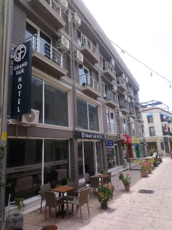 Grand Faik Hotel Отели рядом с достопримечательностью «Waterfont Cesme»