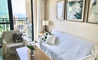 Sharing tide and beautiful sea view