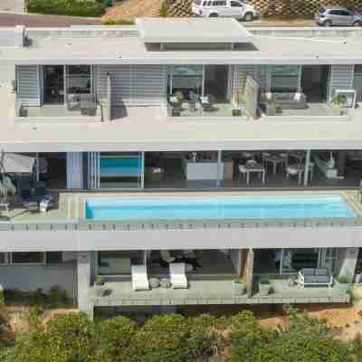 Crown on the Heads Hotel Exterior