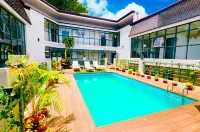 Erus Suites Hotel Boracay - Kolam Renang