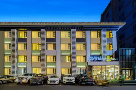 Atour Light Hotel, Jinli Wuhouci Metro Station, Chengdu Отели рядом с достопримечательностью «Tianfu Furong Garden»