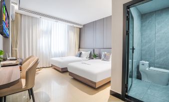 Chuxiong Jincheng Hotel