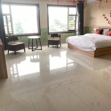 Junan County Qianhua Business Hotel