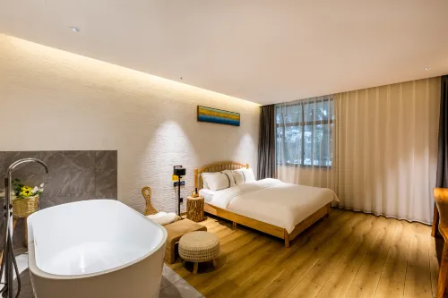 Shunqi Time Hotel (Hongshan Lake)