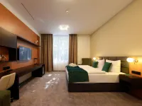 M-Pire Hotel Berlin Hotel dekat Stasiun Bawah Tanah Zwickauer Damm