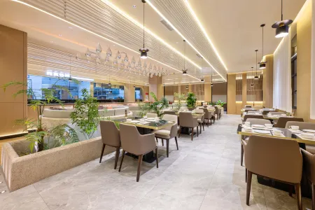 Vienna International Hotel (Luzhou Lumen Avenue) Отели рядом с достопримечательностью «Xiurong College»