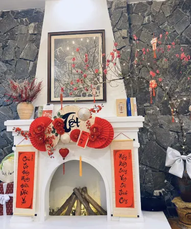 La Mandarina Hotel & Travel at 13 Hang Hanh Street