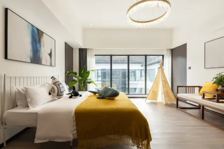 Banbian Mountain Island Hotel Отели рядом с достопримечательностью «Donghai Banbianshan Tourist Holiday Resort»