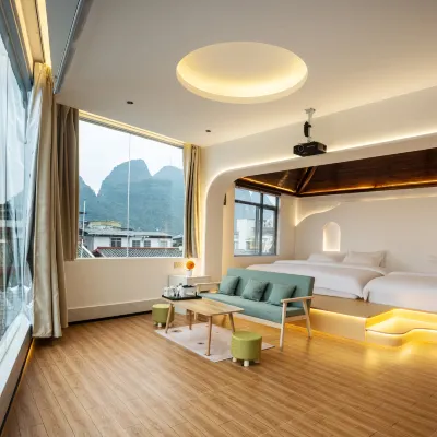 Yangshuo Fangxing Weiai Huayun Homestay (West Street Lijiang Branch) Hotels near Yellow Cloth Reflection