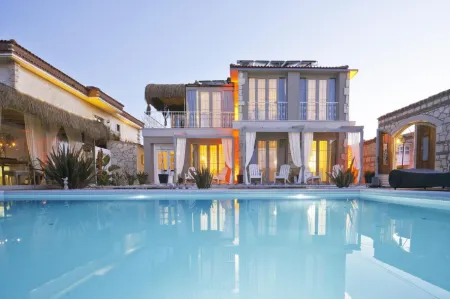 Sade Alacati Hotel Отели рядом с достопримечательностью «Alacati Surf Paradise Club»