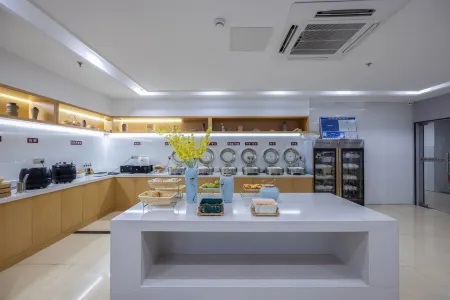 Atour Light House Hotel