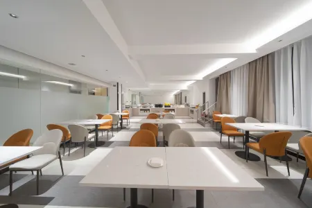 Yestour Hotel (Pingxiang Bus Terminal Vietnam Style Street)