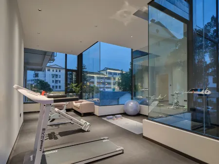 Zhangjiajie Tingtang Hotel (Wulingyuan Sign Store, National Forest Park) Отели рядом с достопримечательностью «Xibu Street»