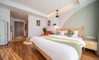 Chongqing Reed Valley Apartment (Guanyinqiao Hongqihegou Subway Station Store)