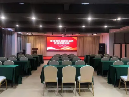 Peninsula Holiday Hotel Отели рядом с достопримечательностью «Qing'aowan Astronomy Square»