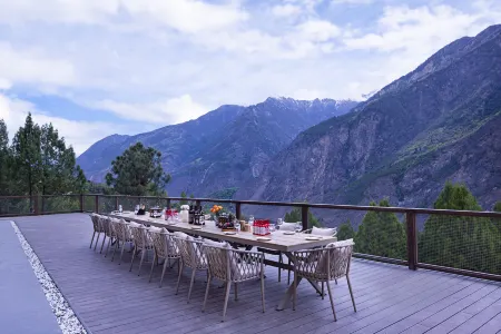 Dusk Mountain Reflecting Snow Private Hot Spring Courtyard