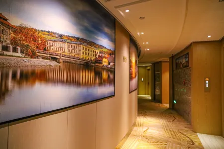 Vienna Classic Hotel (Qingdao Railway Station Taidong Pedestrian Street) Отели рядом с достопримечательностью «Qingdao International University»