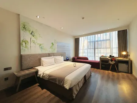 Fillmore Hotel (Qingdao Chengyang Wanxianghui) Отели рядом с достопримечательностью «Chengyang Century Park»