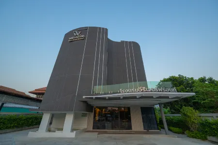 WE HOTEL RIVERFRONT