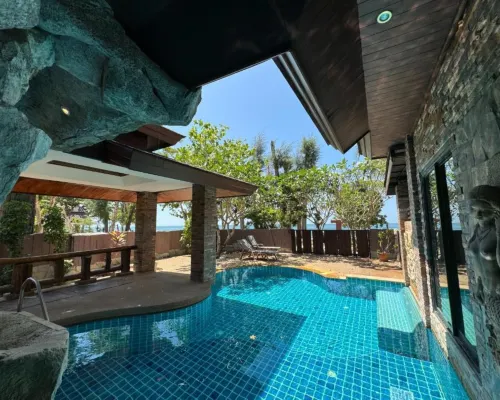Hotel and Beach Bungalow at Lanta Resort Hotels near Long Beach