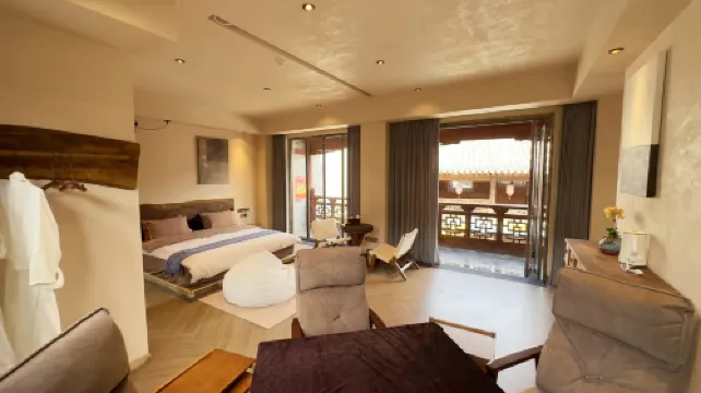 There are guest houses in Tianshui Ancient City