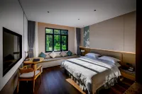 Juchunyuan·Wolong Villa Hotel Отели рядом с достопримечательностью «Центр славы»