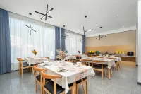IU Hotel (Batang County 318 National Road Branch)