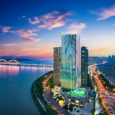 Empark Grand Hotel Các khách sạn gần Hồ Nhã Tước