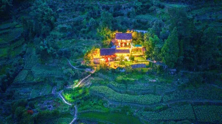 Lingyuanxiaozhu Hostel Отели рядом с достопримечательностью «Ruoliao Yuanshilin»