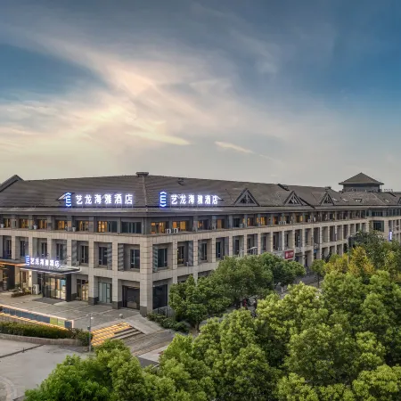 Elong Yam Hotel (Zhenjiang Xijindu Ancient Street Jinshan Temple)