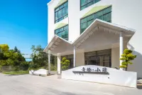 Qingcheng Xiaozhu Design Hotel (Haikou Meilan Airport) Hotel a 