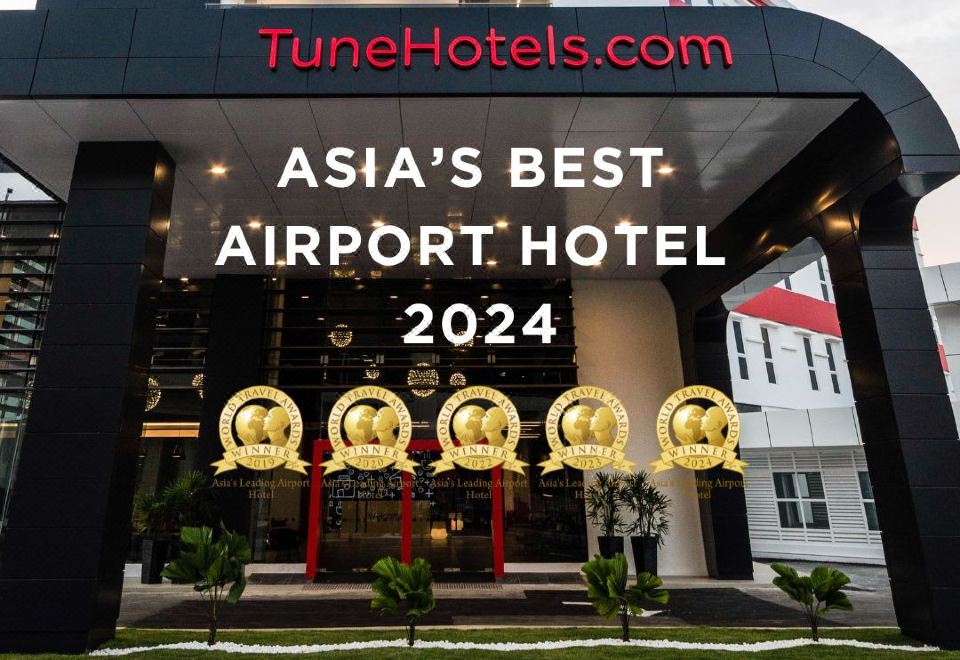 튠 호텔 쿠알라룸푸르 인터내셔널 에어포트 2의 깔끔한 로비 모습