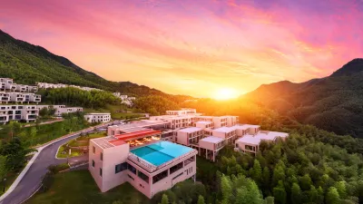 QILI YUNSHE GUOJIN RESORT HOTEL Hôtels à : Quzhou