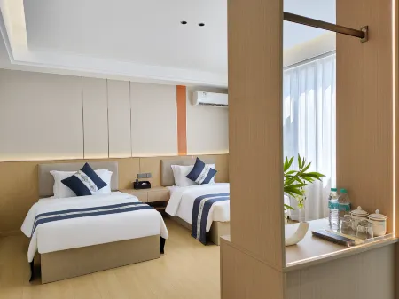 Zhenxiong Yunsen Hotel Отели рядом с достопримечательностью «Chishuiyuan Square»