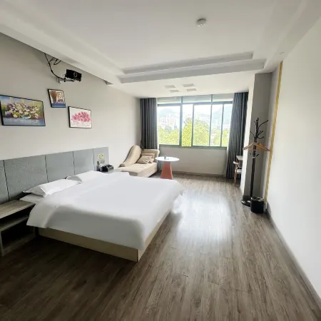 Junyue Holiday Hotel