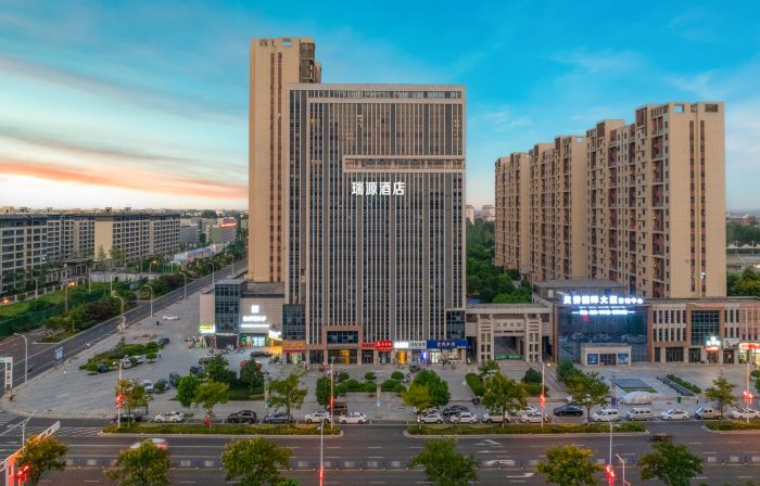 Ruiyuan Hotel (Luoshan Branch)
