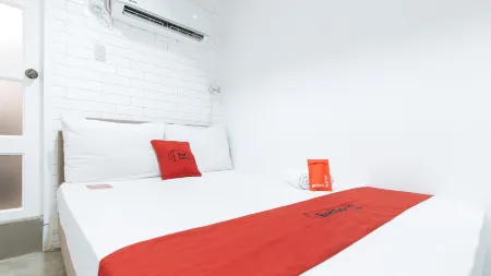 RedDoorz Plus near St. Lukes BGC