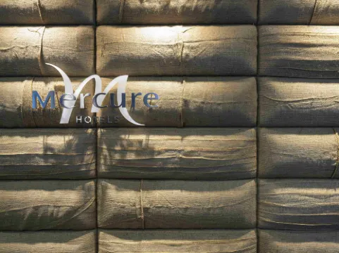 โรงแรมเมอร์เคียวแอนด์เรซิเดนซ์ เช็คพอยต์ชาร์ลี