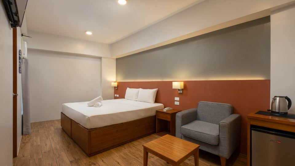 IHotel Uptown BGC