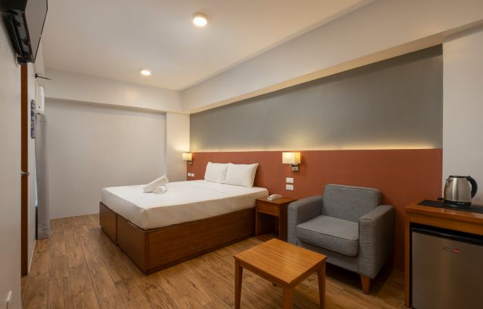 IHotel Uptown BGC