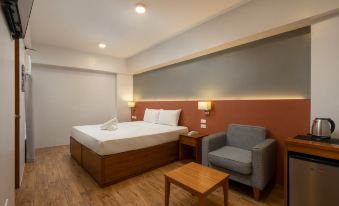 IHotel Uptown BGC
