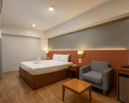 IHotel Uptown BGC โรงแรมในตากิก