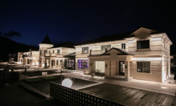 Fangyuan Li ·1897 Villa