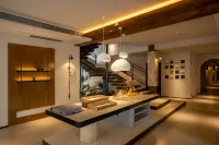 Zhengzhou Mountain Listening Wind City Homestay