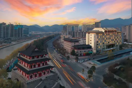 Home Inn & Hotel Management Ltd. · neo (Wanda Plaza, Shangluo Municipal Government) Отели рядом с достопримечательностью «Shangluo University»