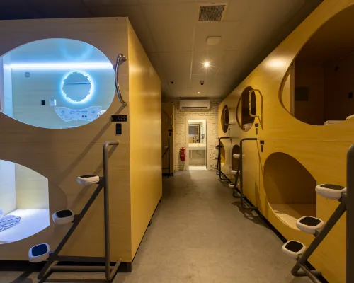 Resthub Hotels near Convention 33
