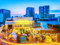 CRESCENT MOON HOTEL Hotels near Chengdu Normal University Information Science Department Wuyuehua Teaching Department