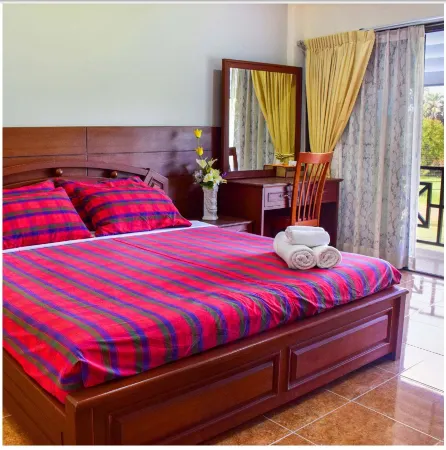 Cabbages & Condoms Hotel Ratchaburi Отели рядом с достопримечательностью «Khao Takong Park Bureau of Monks»