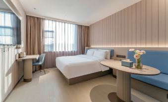 HanTing Hotel (Nanchang Bayi Square Art Museum)