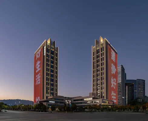 保山青華湖發展大廈湖景飯店 - 3 星級